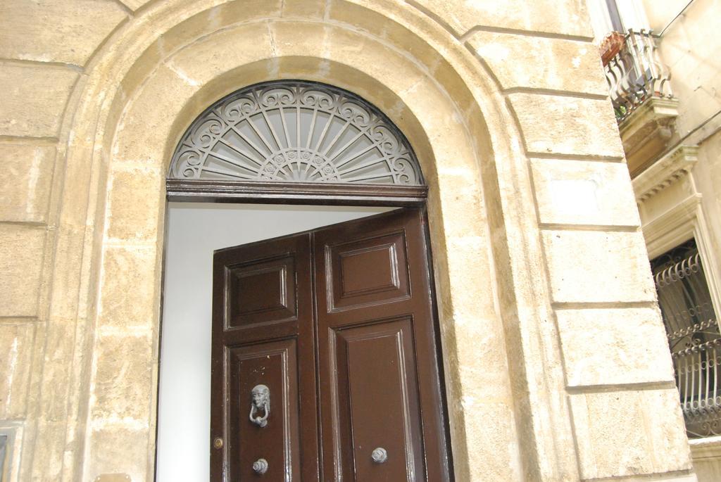 לינה וארוחת בוקר לצ'ה Palazzo Del Centro מראה חיצוני תמונה