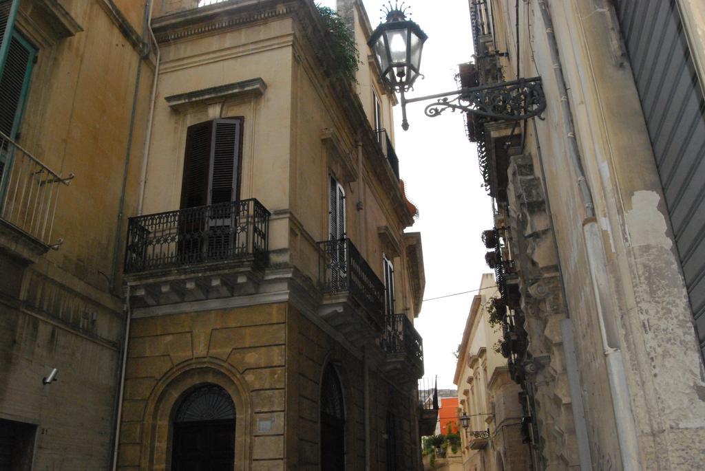 לינה וארוחת בוקר לצ'ה Palazzo Del Centro מראה חיצוני תמונה