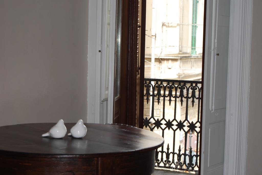 לינה וארוחת בוקר לצ'ה Palazzo Del Centro מראה חיצוני תמונה