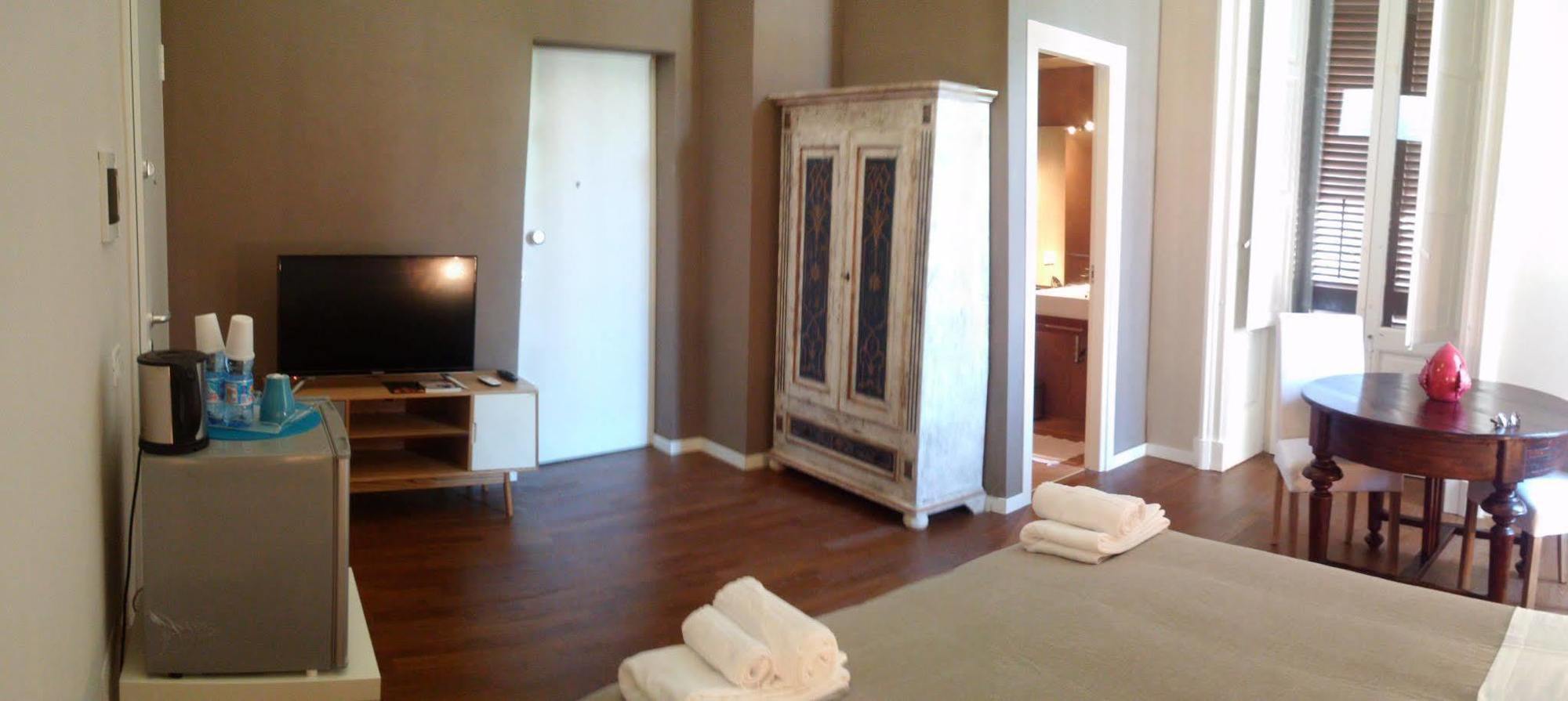 לינה וארוחת בוקר לצ'ה Palazzo Del Centro מראה חיצוני תמונה