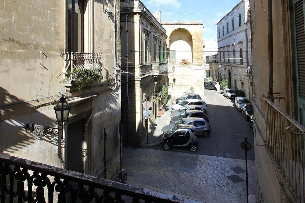 לינה וארוחת בוקר לצ'ה Palazzo Del Centro מראה חיצוני תמונה
